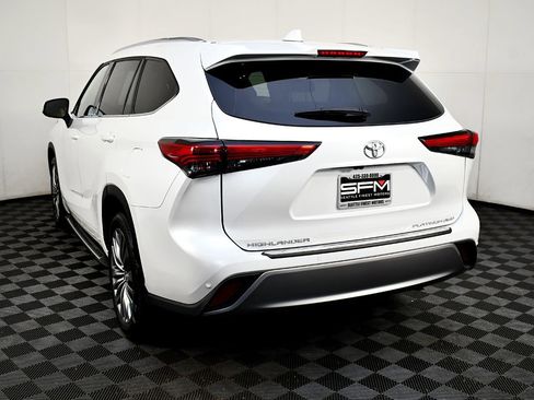 Used 2022 Toyota Highlander Platinum image 10