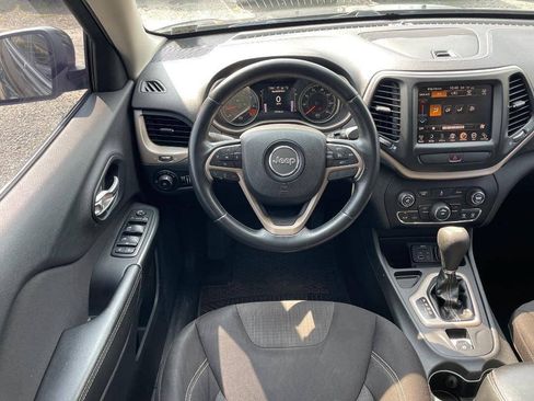 Used 2015 Jeep Cherokee Latitude FWD image 14