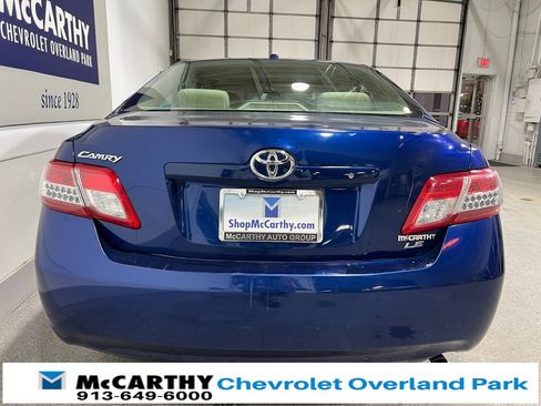Used 2011 Toyota Camry LE image 6