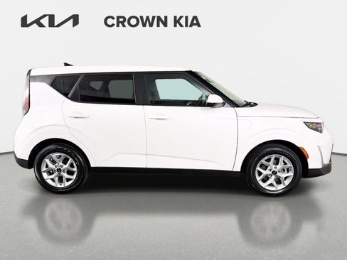 Certified 2025 Kia Soul LX w/ LX Technology Package FWD image 4