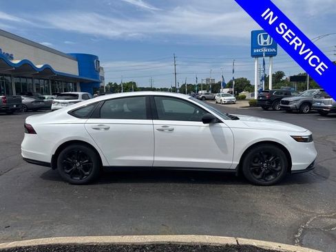 Used 2025 Honda Accord SE image 6