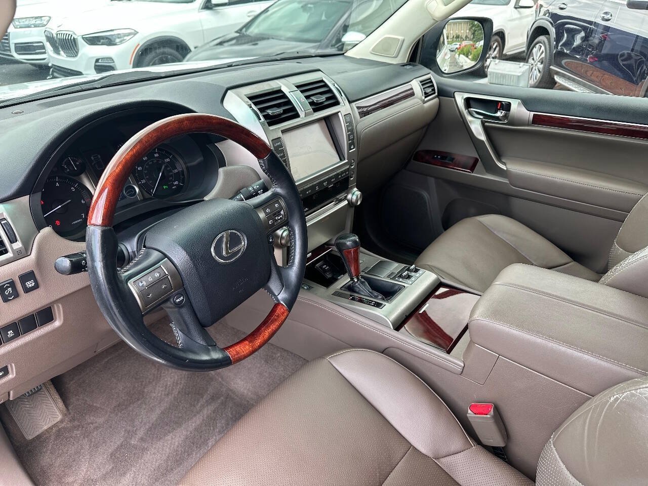 Used 2011 Lexus GX 460 w/ Comfort Plus Pkg AWD/4WD image 9
