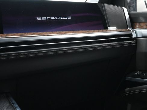Certified 2026 Cadillac Escalade ESV Platinum Sport w/ LPO, ONYX Package AWD/4WD image 8