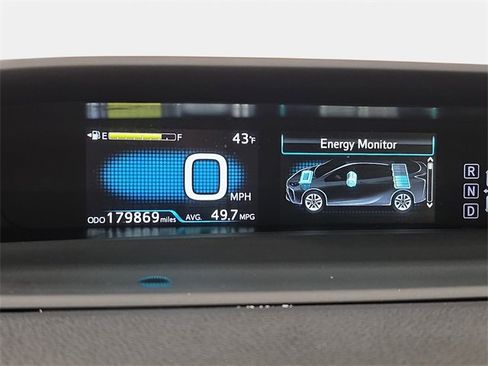 Used 2020 Toyota Prius LE image 18