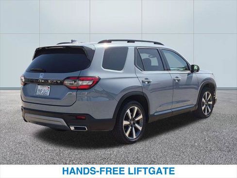 Used 2023 Honda Pilot Touring image 7