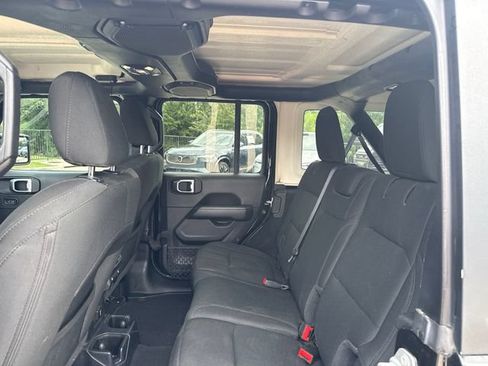 Used 2020 Jeep Wrangler Unlimited Sahara AWD/4WD image 15