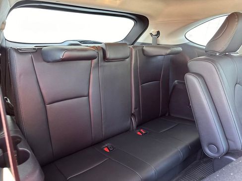 Used 2024 Toyota Highlander Limited image 18