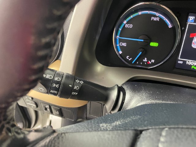 Used 2018 Toyota RAV4 Limited AWD/4WD image 12