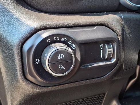 Used 2023 Jeep Gladiator Overland image 15