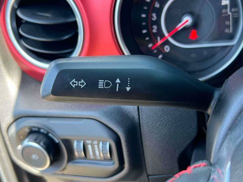 Used 2021 Jeep Wrangler Unlimited Rubicon AWD/4WD image 15