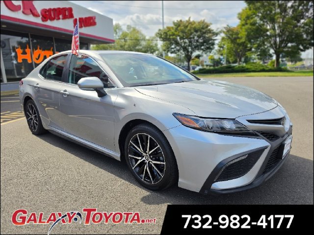 Used 2024 Toyota Camry SE w/ Cold Weather Package AWD/4WD image 1