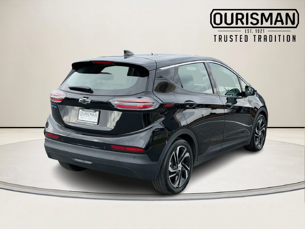 Used 2023 Chevrolet Bolt LT w/ Infotainment Package FWD image 7