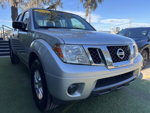 Used 2019 Nissan Frontier SV image 3