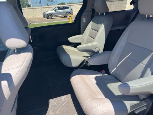 Used 2017 Toyota Sienna Limited Premium AWD/4WD image 10