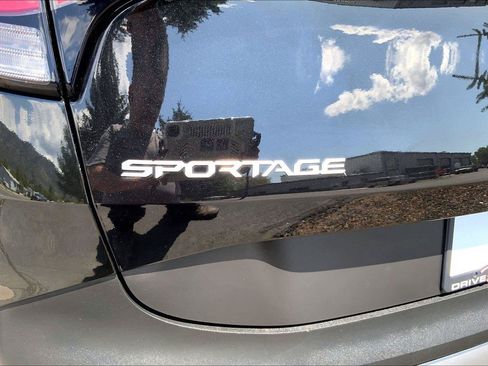 Used 2025 Kia Sportage EX AWD/4WD image 8