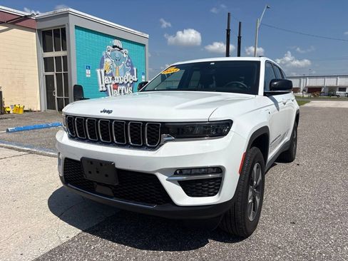Used 2023 Jeep Grand Cherokee 4WD 4xe image 7