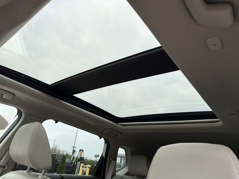 Used 2023 Nissan Rogue SL w/ SL Premium Package image 25