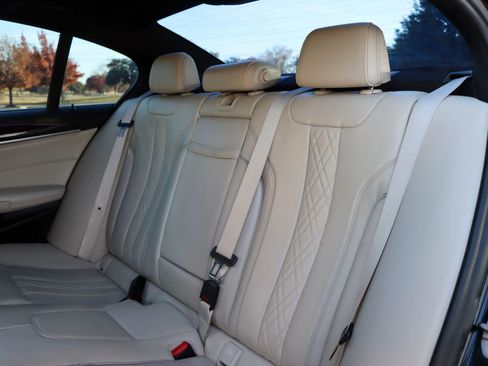 Used 2018 BMW 540i image 17