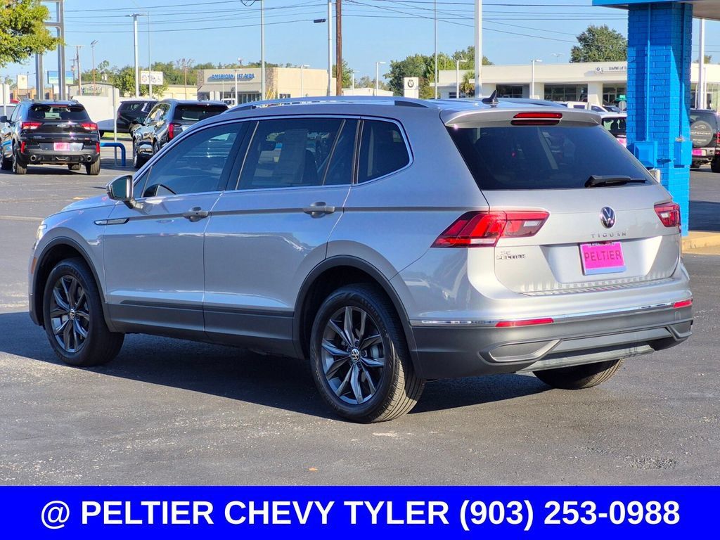 Used 2023 Volkswagen Tiguan SE w/ Panoramic Sunroof Package FWD image 4