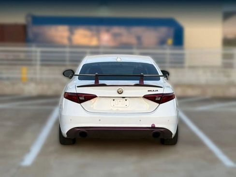 Used 2017 Alfa Romeo Giulia image 7