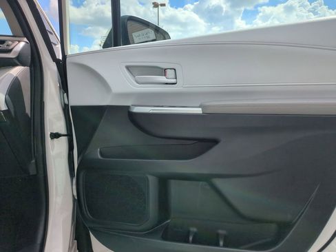 Used 2025 Toyota Sienna LE image 34