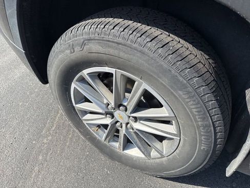 Used 2023 Chevrolet Traverse LT image 15