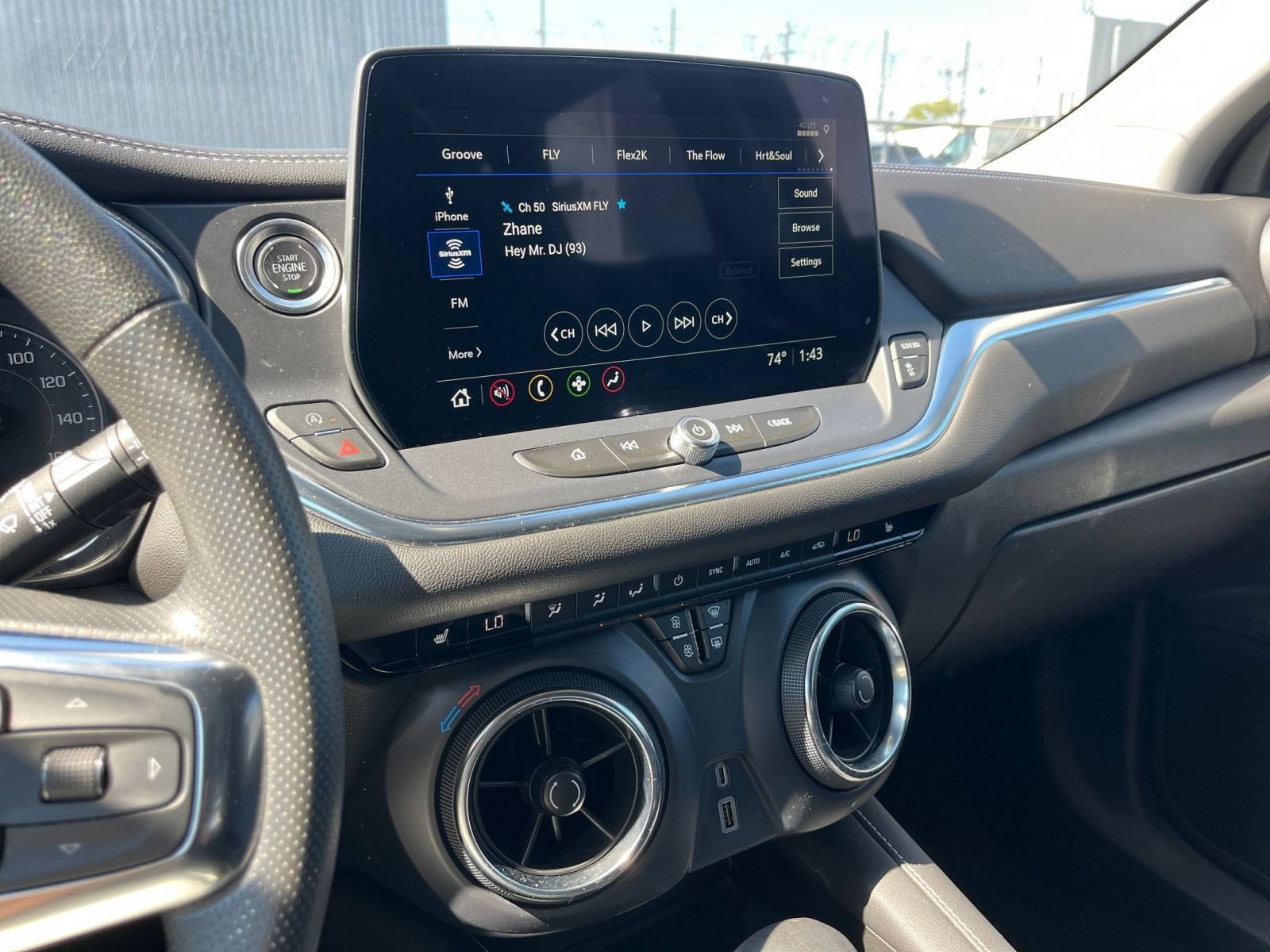 Used 2025 Chevrolet Blazer LT FWD image 19