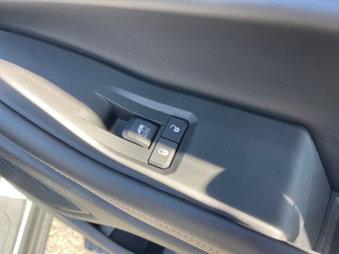 Used 2025 Jeep Grand Cherokee L Altitude RWD image 19