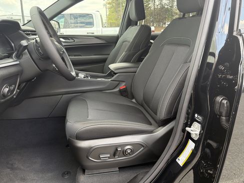 New 2026 Jeep Grand Cherokee Laredo w/ Trailer Tow Package image 11