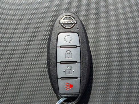 Used 2022 Nissan Frontier PRO-4X image 32