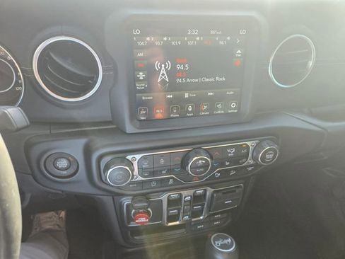 Used 2019 Jeep Wrangler Unlimited Sahara image 18