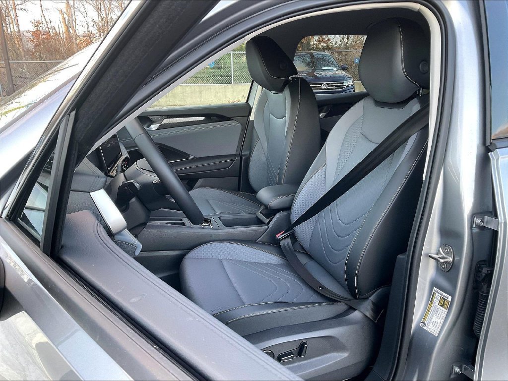 Used 2026 Volkswagen Tiguan SE AWD/4WD image 11