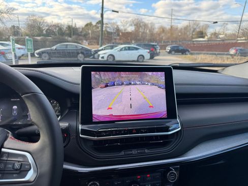 Used 2025 Jeep Compass Trailhawk image 21