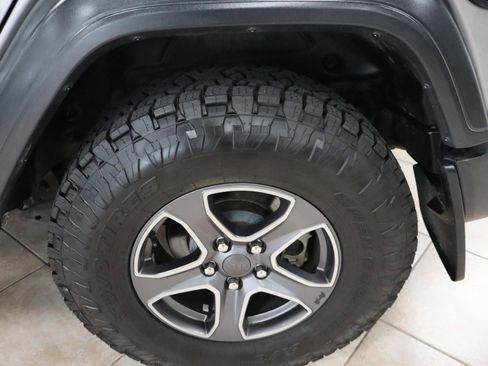 Used 2018 Jeep Wrangler Unlimited Sport S AWD/4WD image 25