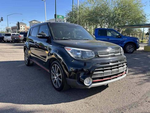 Used 2017 Kia Soul ! image 3