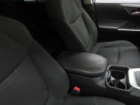 Used 2019 Toyota RAV4 XLE w/ Convenience Package FWD image 22