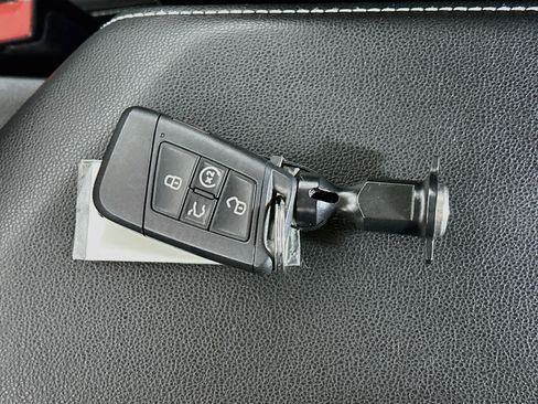 Used 2025 Volkswagen Jetta SE FWD image 25