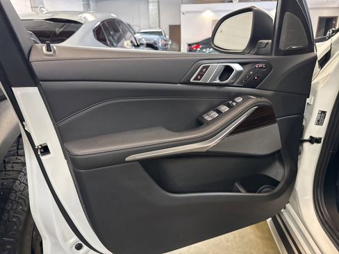 Used 2024 BMW X7 xDrive40i image 8