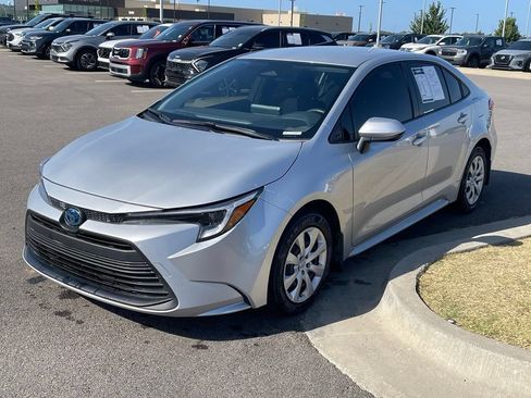Used 2024 Toyota Corolla LE FWD image 3