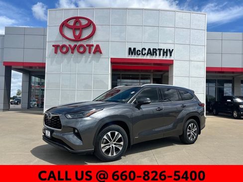 Used 2022 Toyota Highlander XLE AWD/4WD image 1