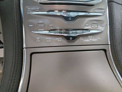 Used 2012 Lincoln MKX AWD image 17