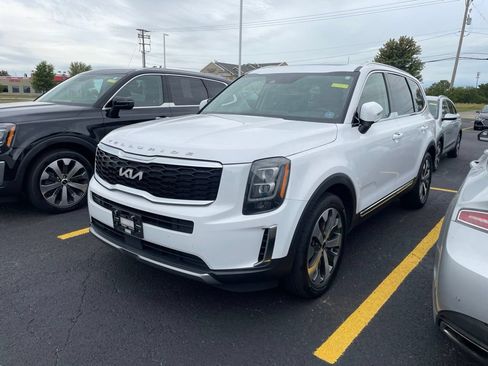 Used 2022 Kia Telluride EX w/ EX Premium Package FWD image 2