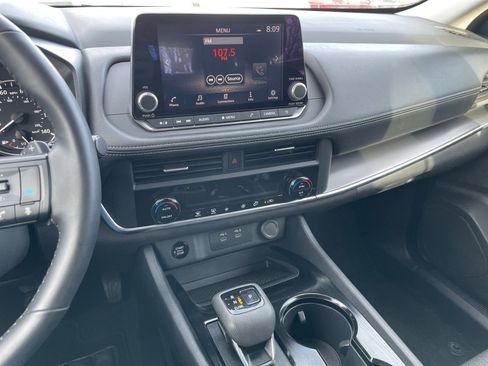 Used 2025 Nissan Rogue SV image 17