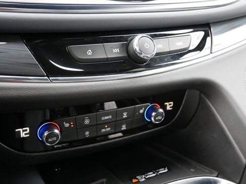 Used 2023 Buick Enclave Essence image 19