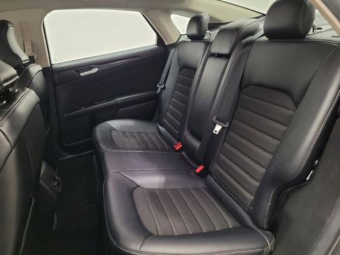 Used 2018 Ford Fusion SE w/ Equipment Group 201A FWD image 18