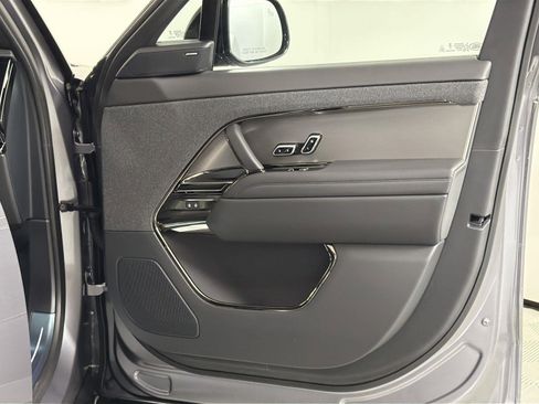 New 2025 Land Rover Range Rover Sport SE image 29