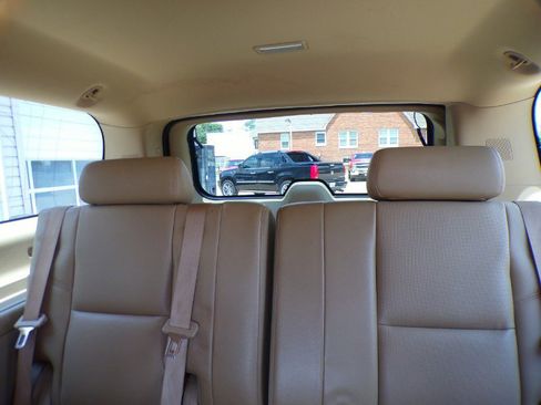 Used 2010 Chevrolet Suburban LTZ image 22