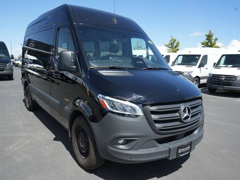 Used 2025 Mercedes-Benz Sprinter 2500 image 3