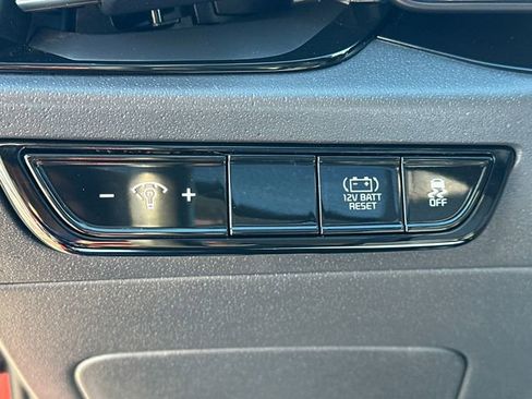 Used 2023 Kia Niro EX Touring image 25