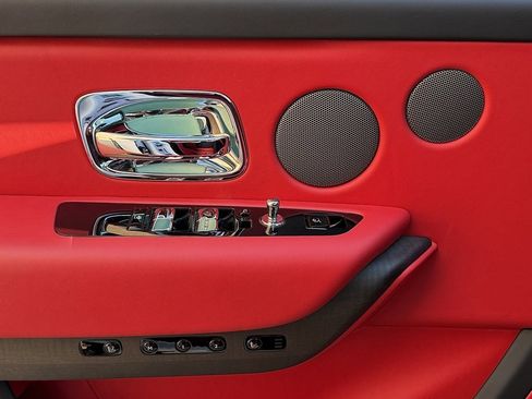 Used 2024 Rolls-Royce Cullinan image 16